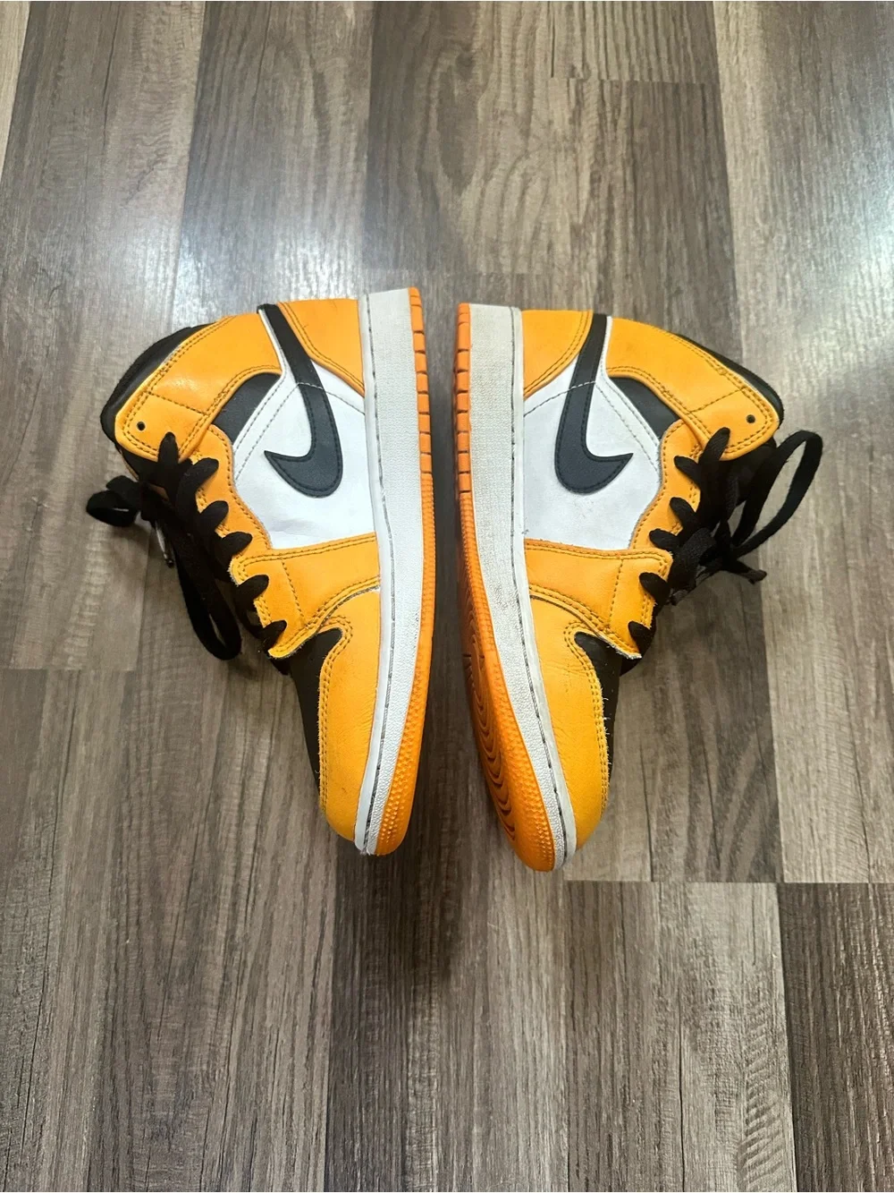 Nike Jordan 1 mid taxi yellow black size 4